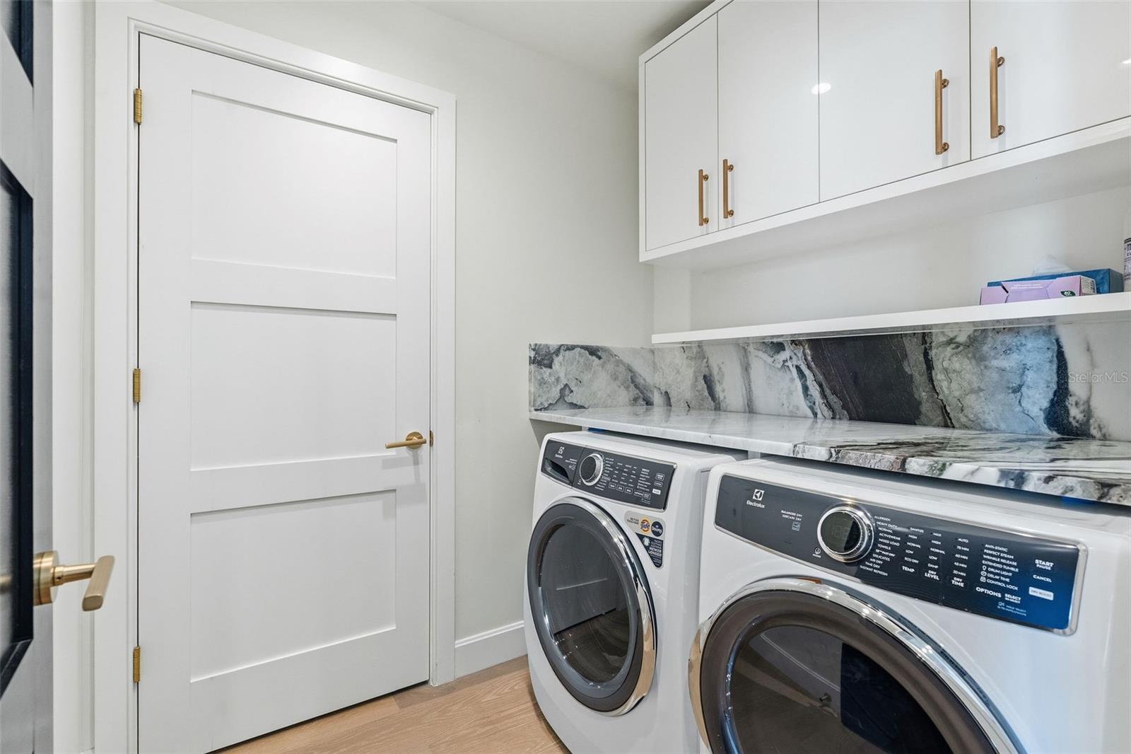 126 4TH AVE NE #1401 — photo 29