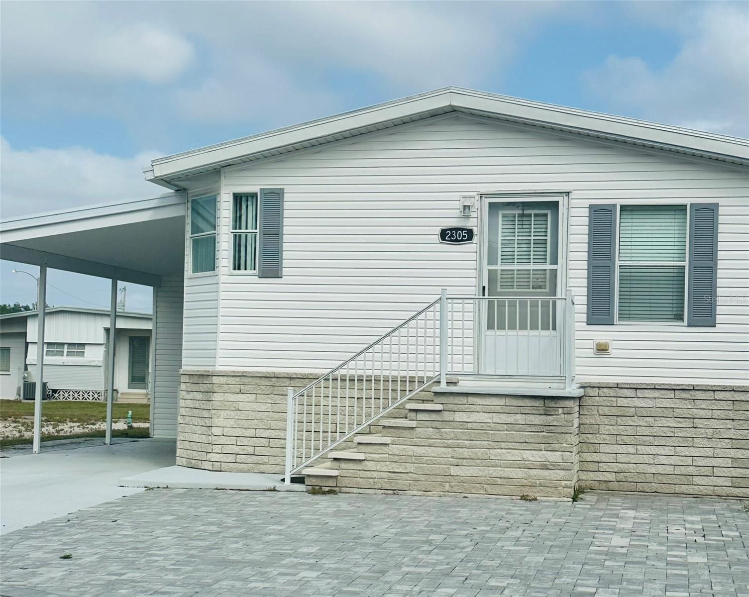 2305 BAY DR — photo 2