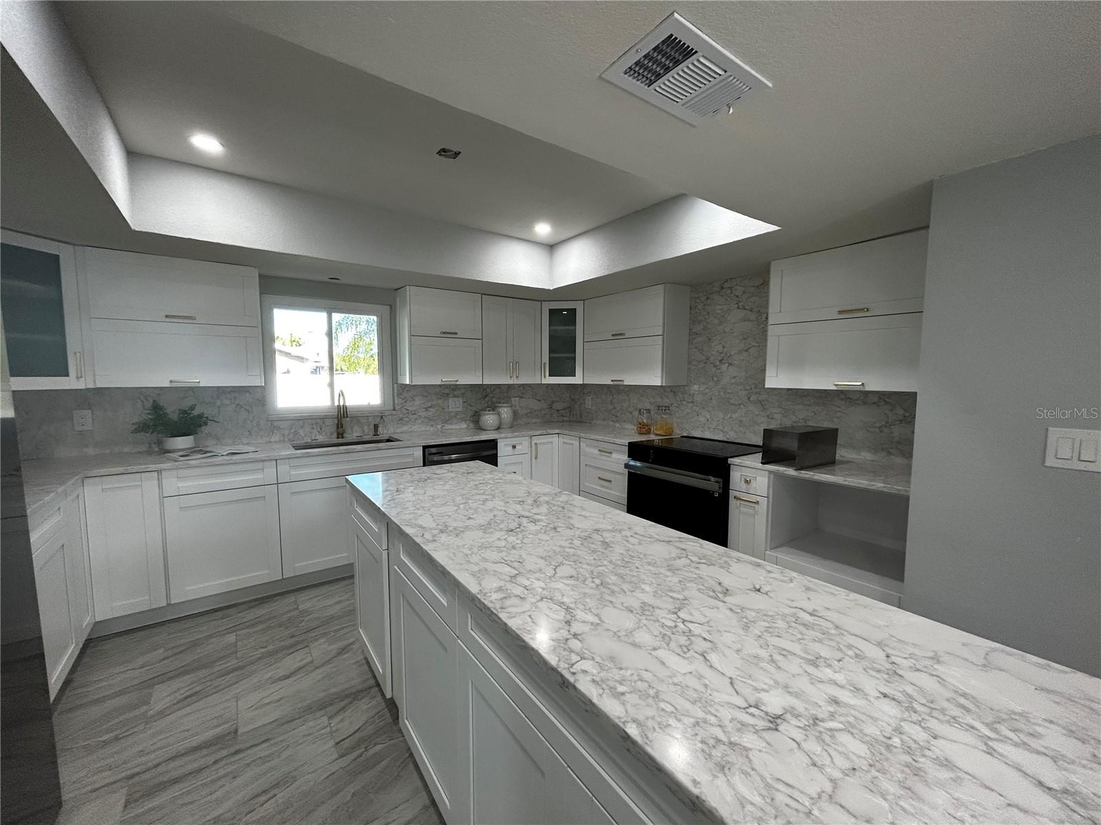 6370 CONNIEWOOD SQ — photo 4