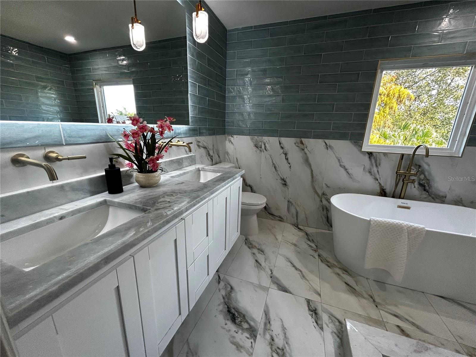 6370 CONNIEWOOD SQ — photo 32