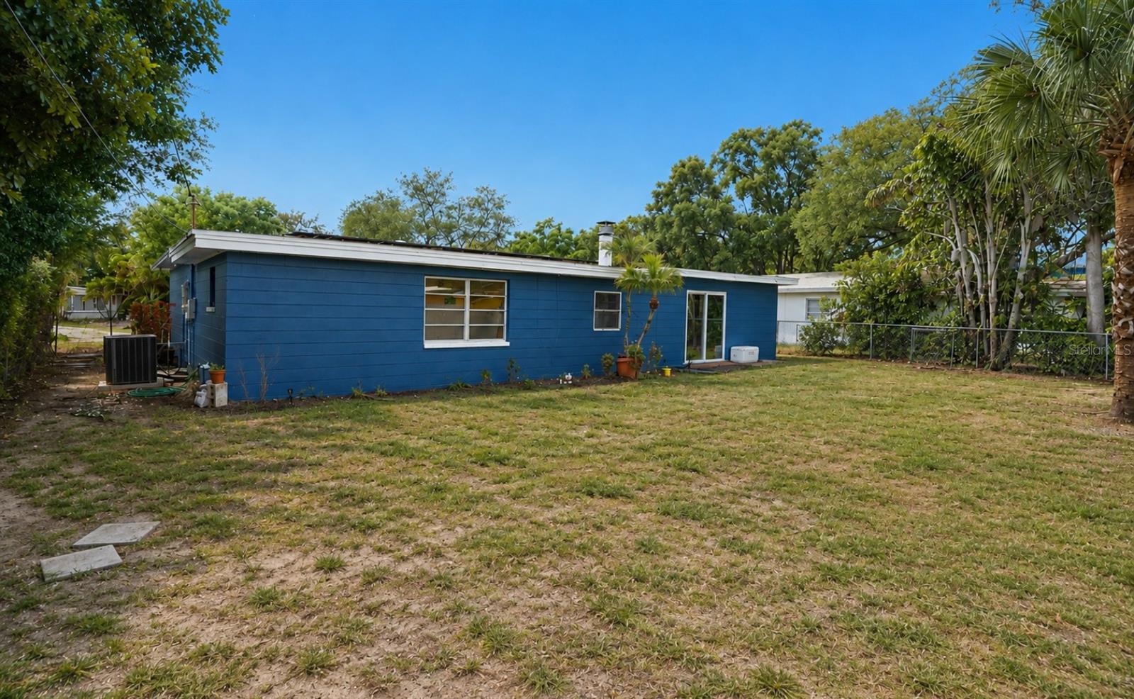2027 E VALENCIA WAY E — photo 35