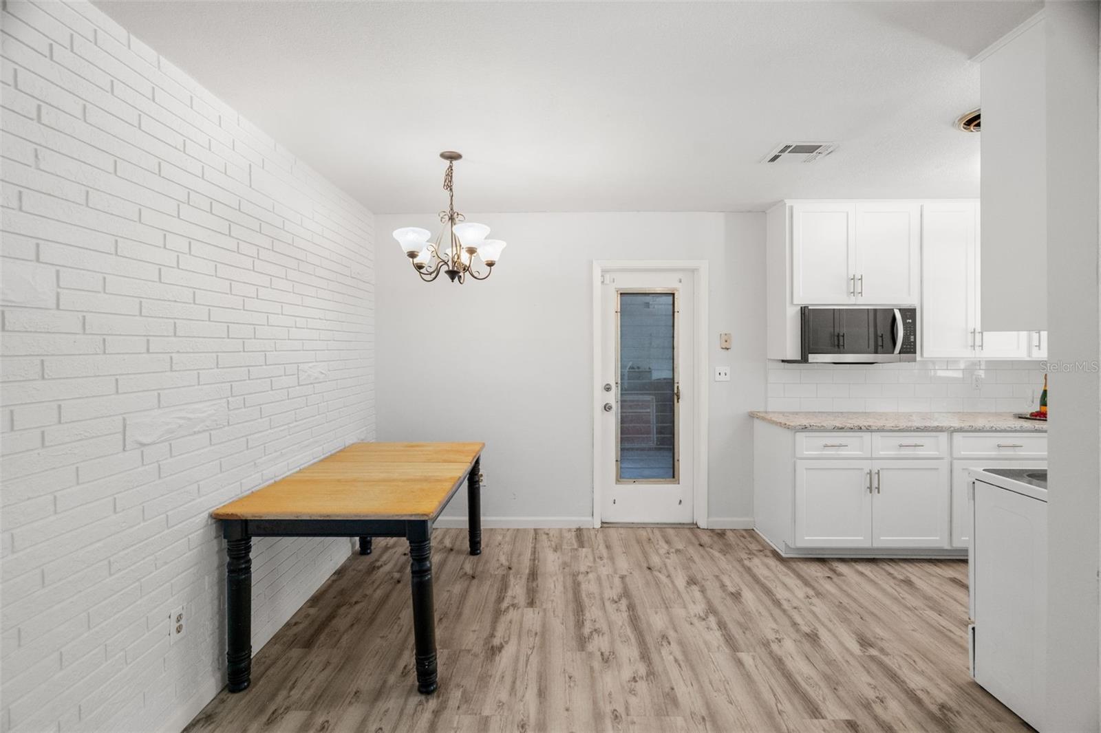 2027 E VALENCIA WAY E — photo 8