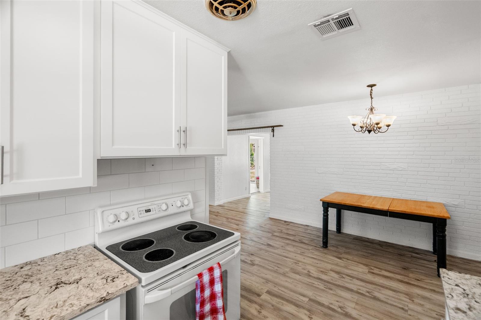 2027 E VALENCIA WAY E — photo 11