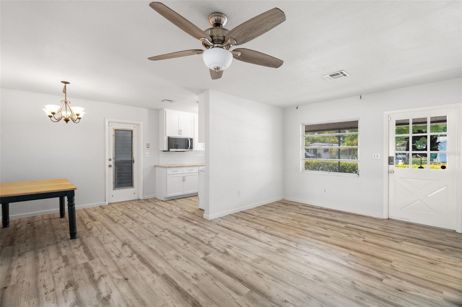 2027 E VALENCIA WAY E — photo 9