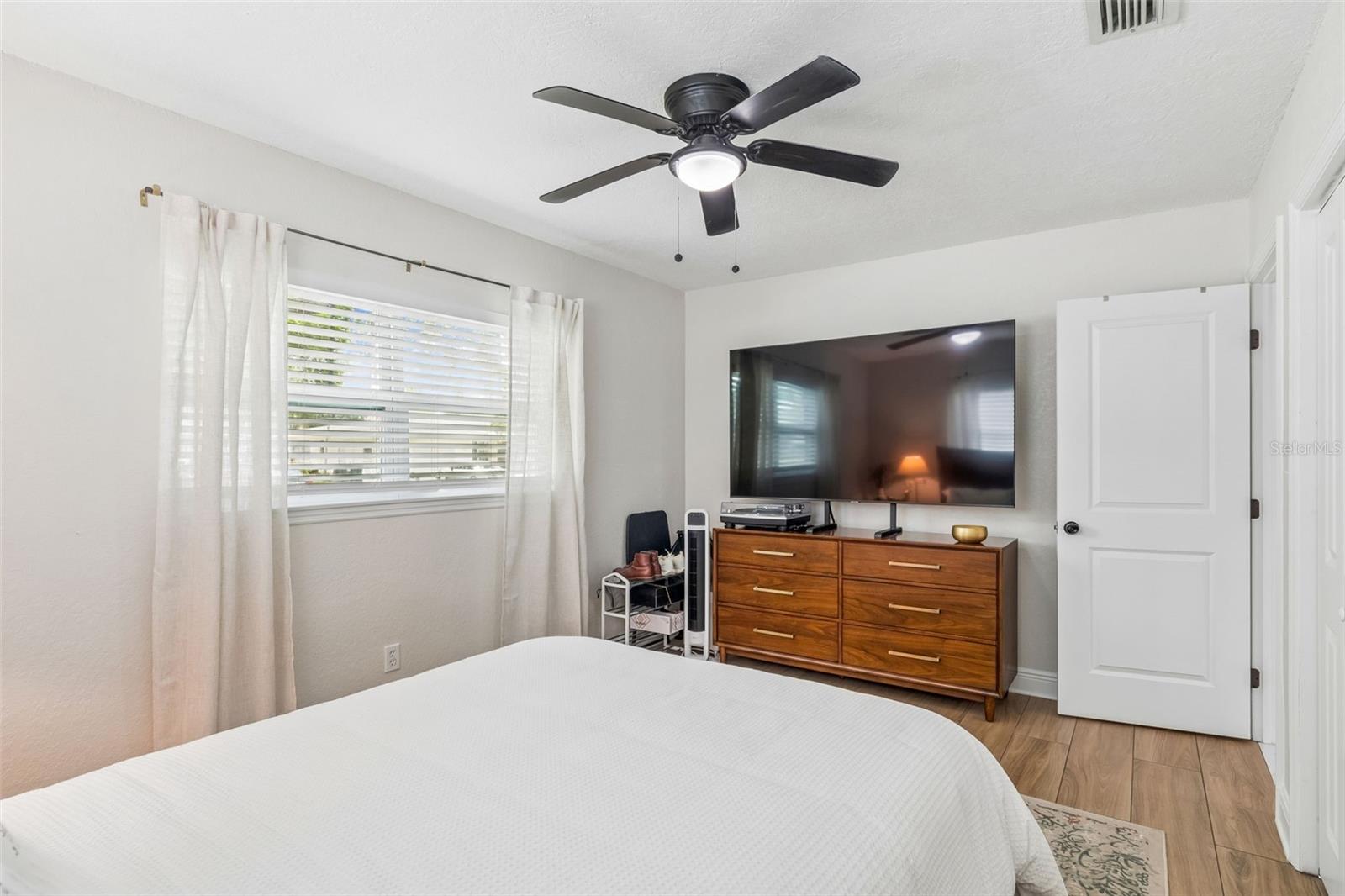 1618 BARRY RD — photo 29