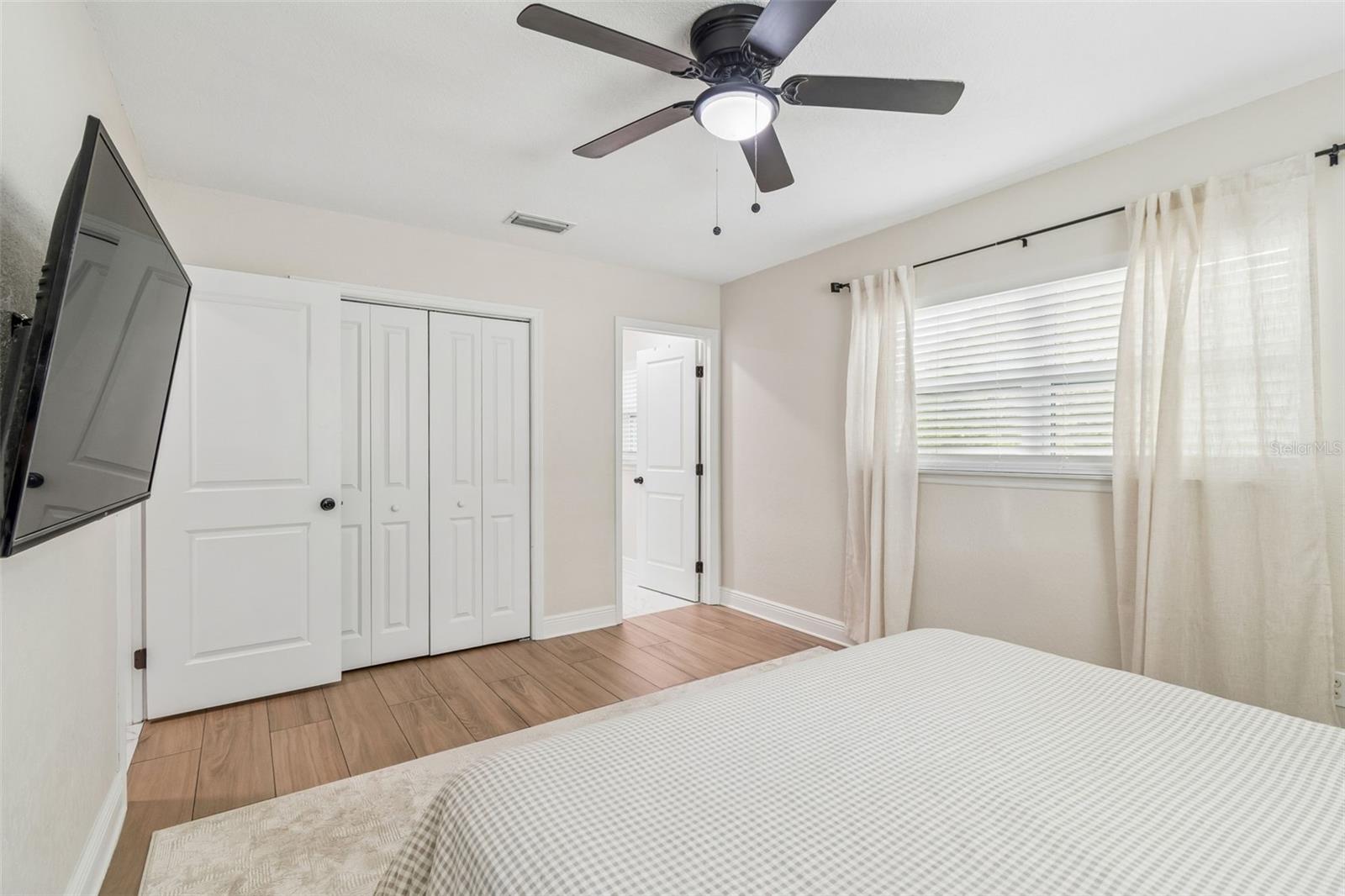 1618 BARRY RD — photo 30