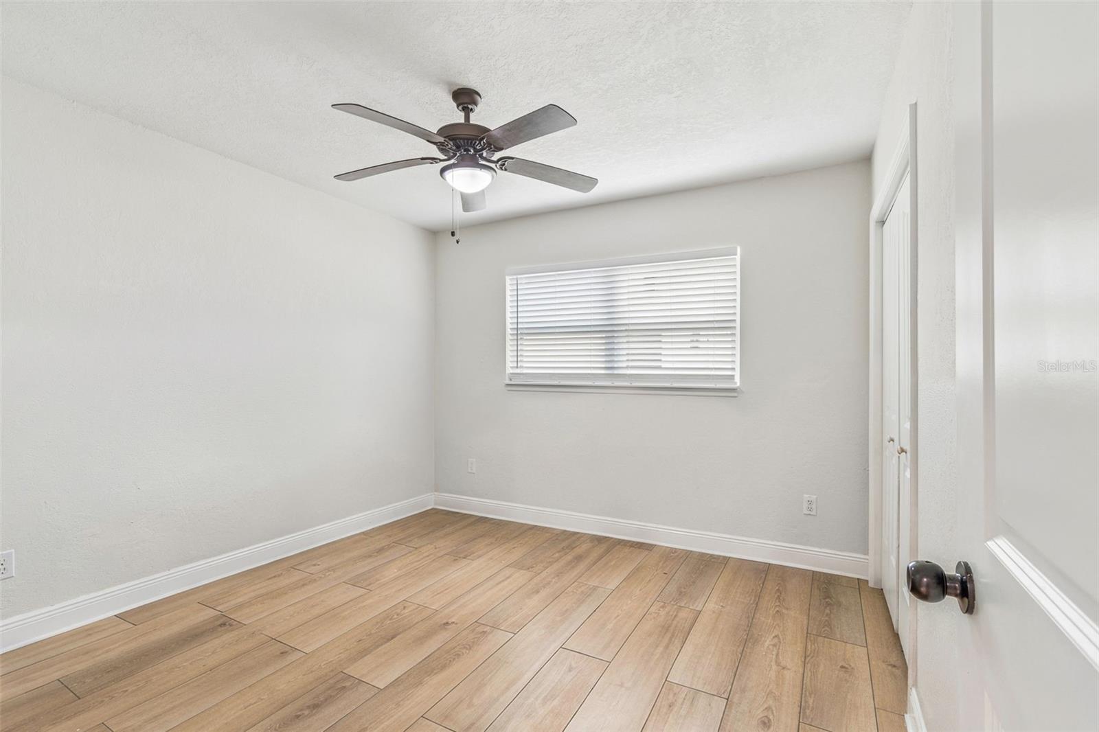 1618 BARRY RD — photo 32