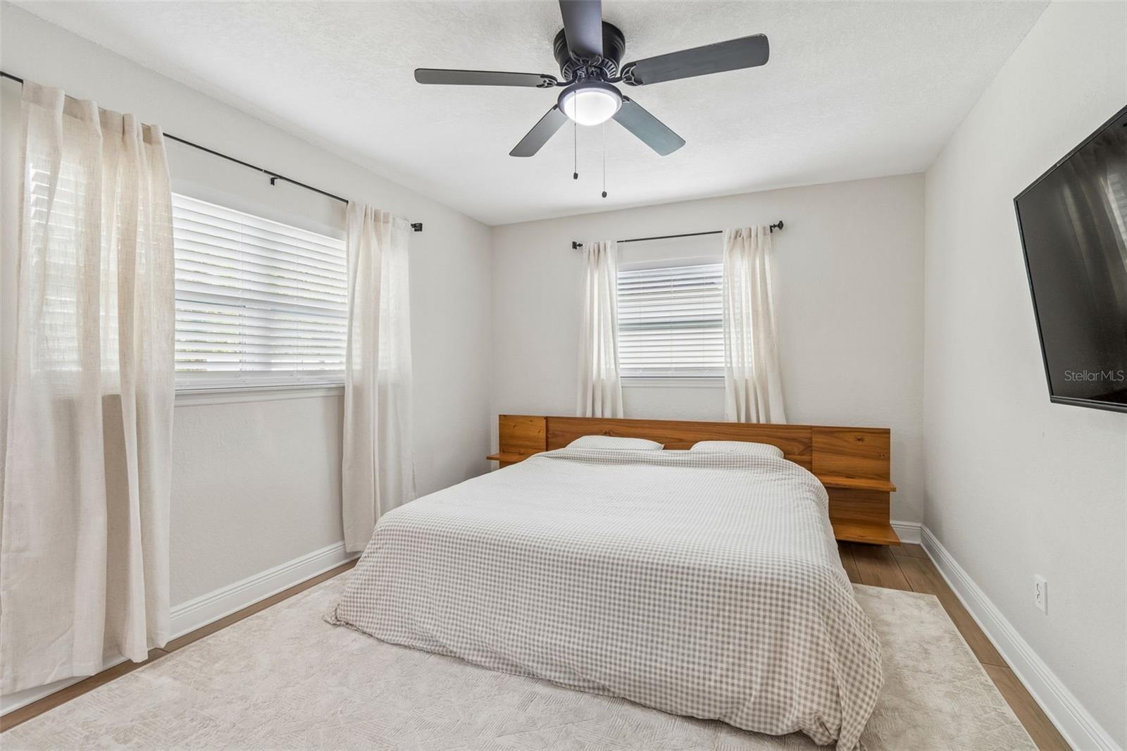 1618 BARRY RD — photo 40