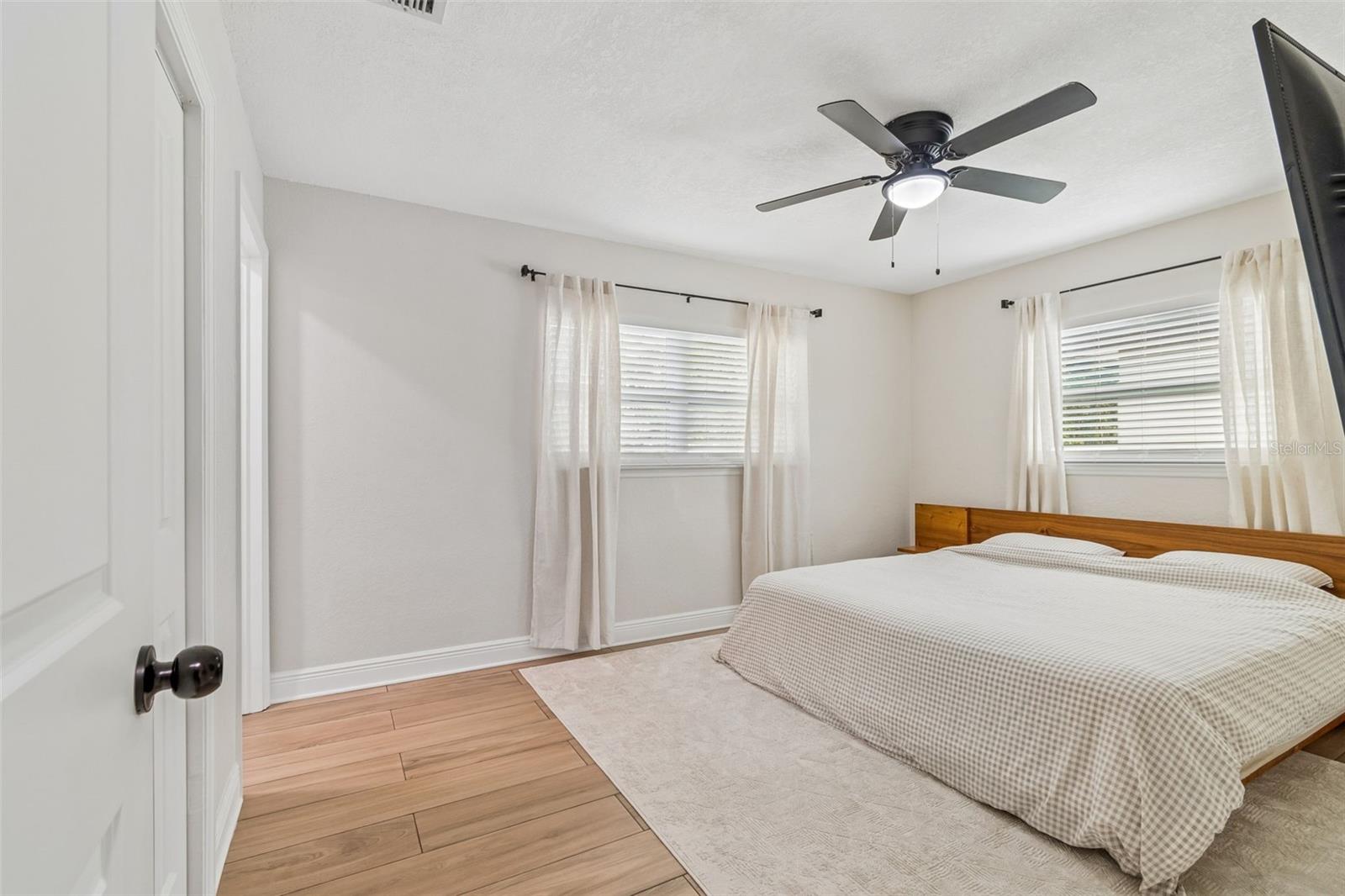 1618 BARRY RD — photo 42