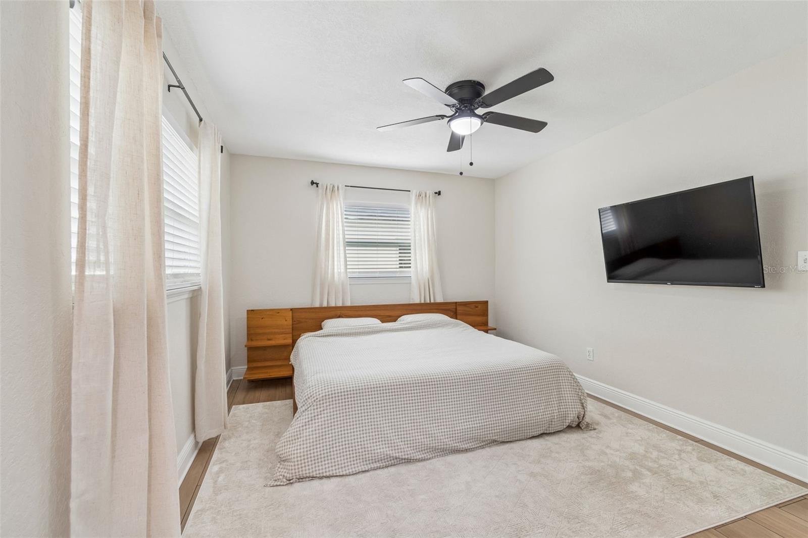 1618 BARRY RD — photo 39