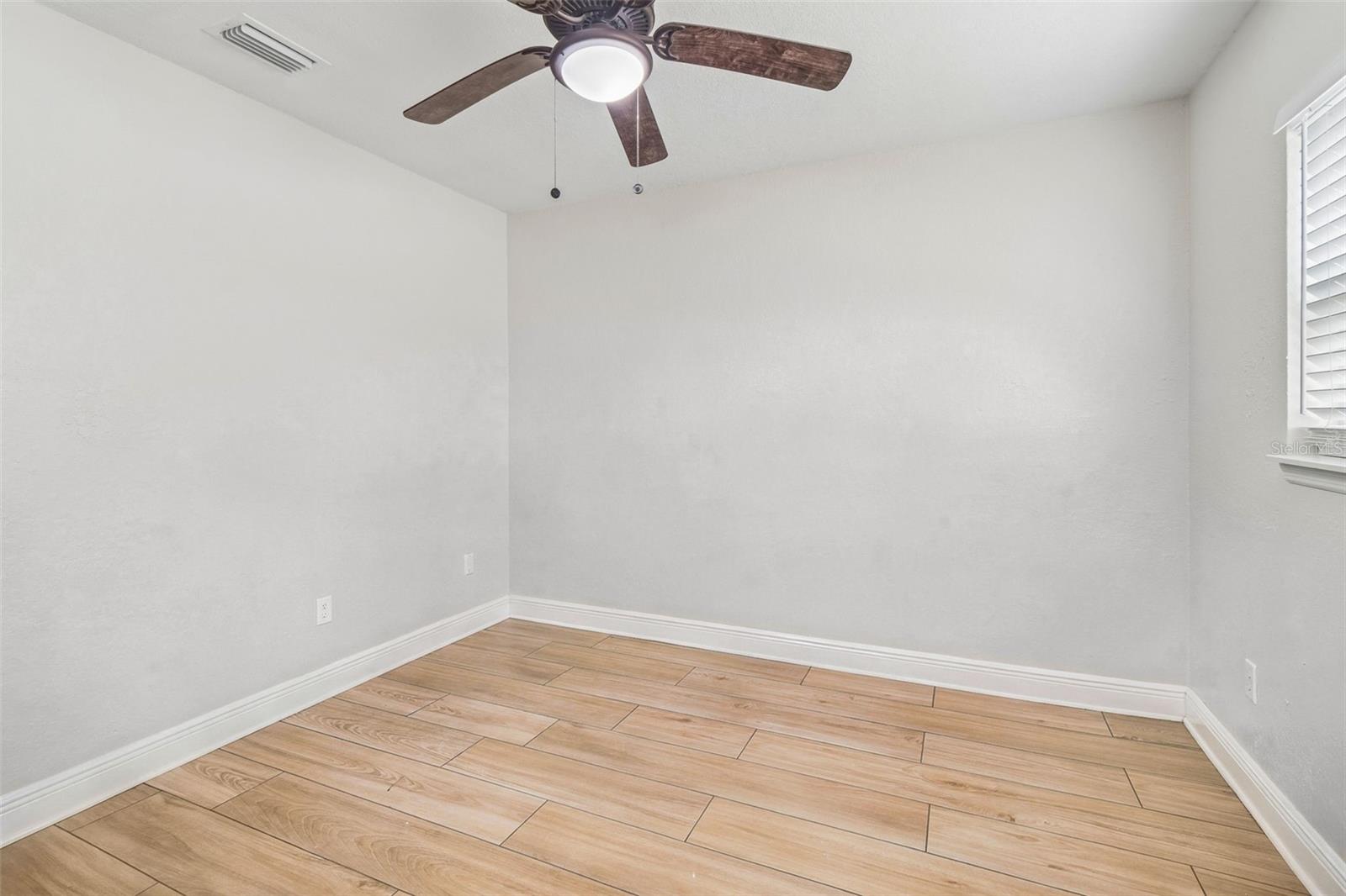 1618 BARRY RD — photo 31
