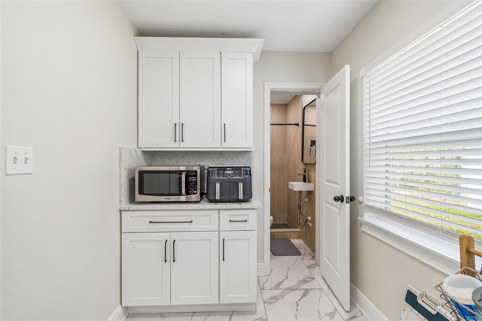 1618 BARRY RD — photo 21
