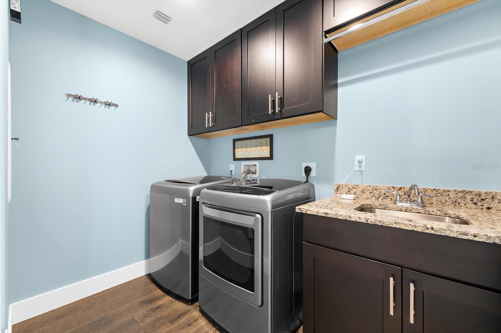 176 4TH AVE NE #201 — photo 43