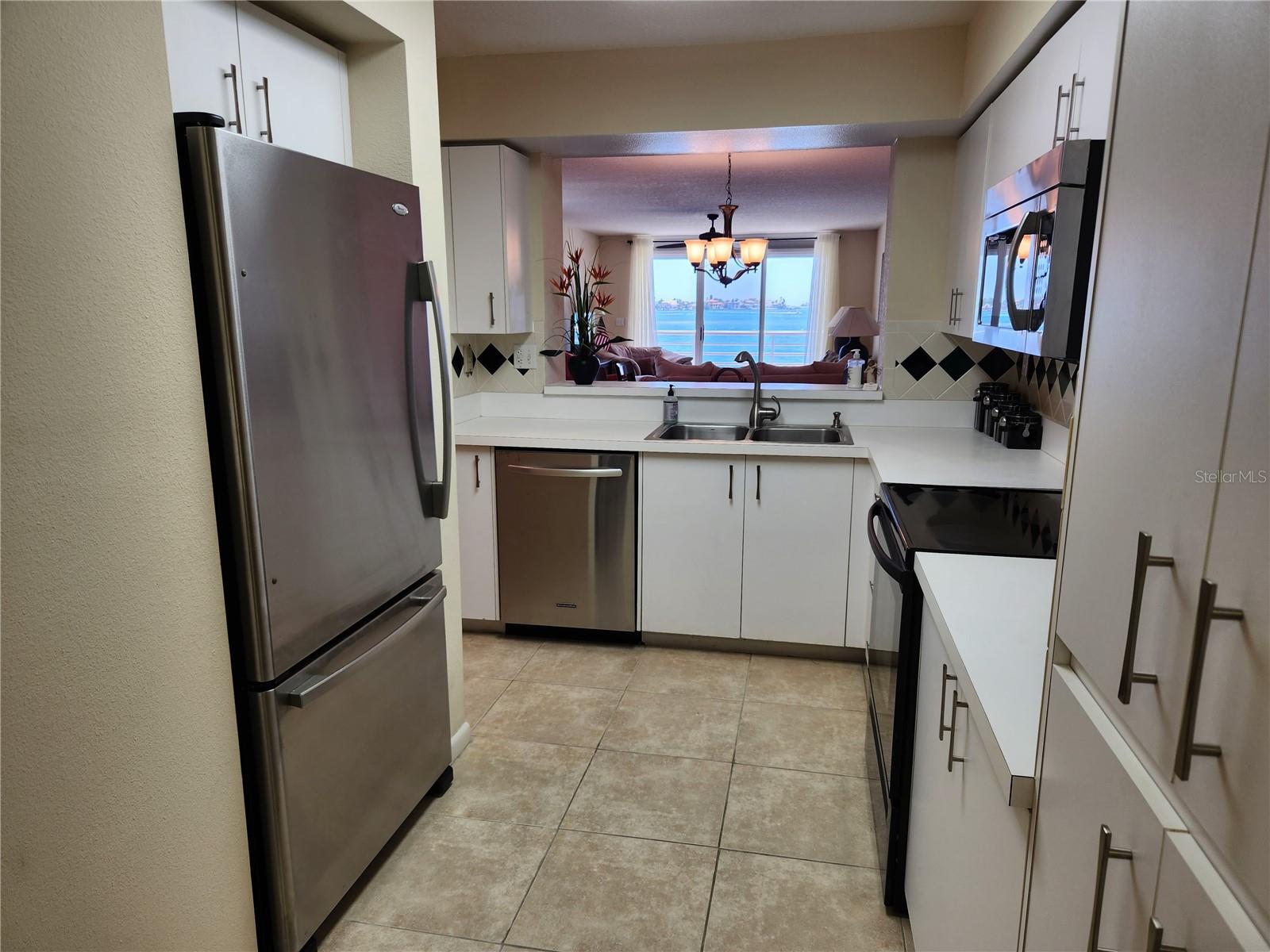 6105 BAHIA DEL MAR CIR #283 — photo 8