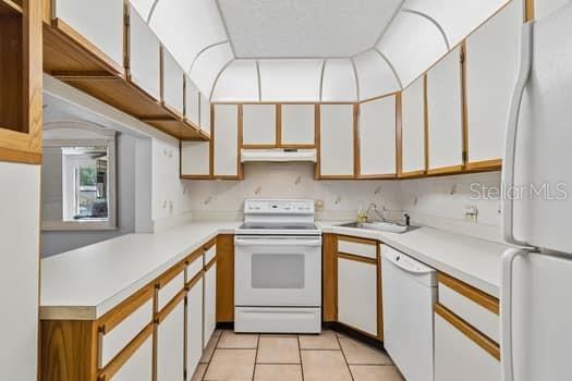 13103 CYPRESS HILL DR #B2 — photo 18