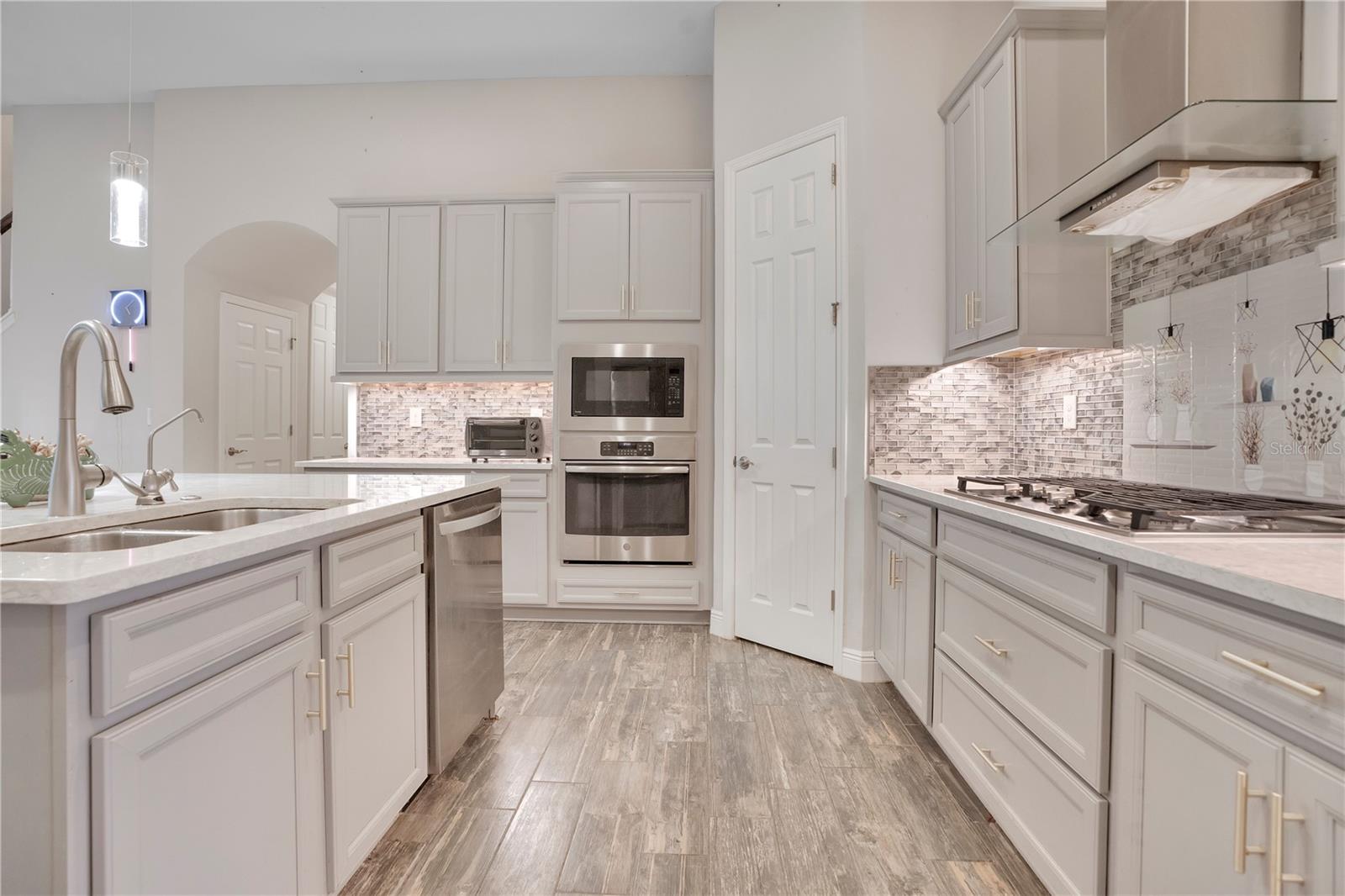 21914 BUTTERFLY KISS DR — photo 12