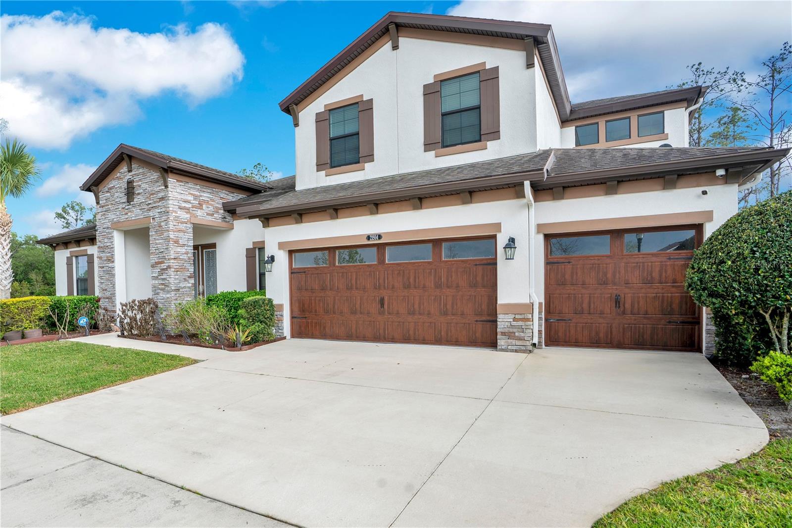 21914 BUTTERFLY KISS DR — photo 2