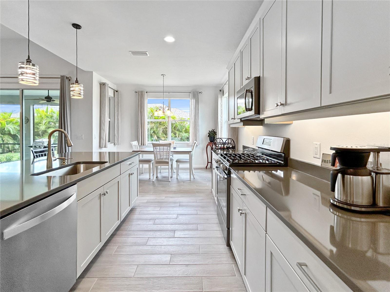 12022 GOLDENROD AVE — photo 24