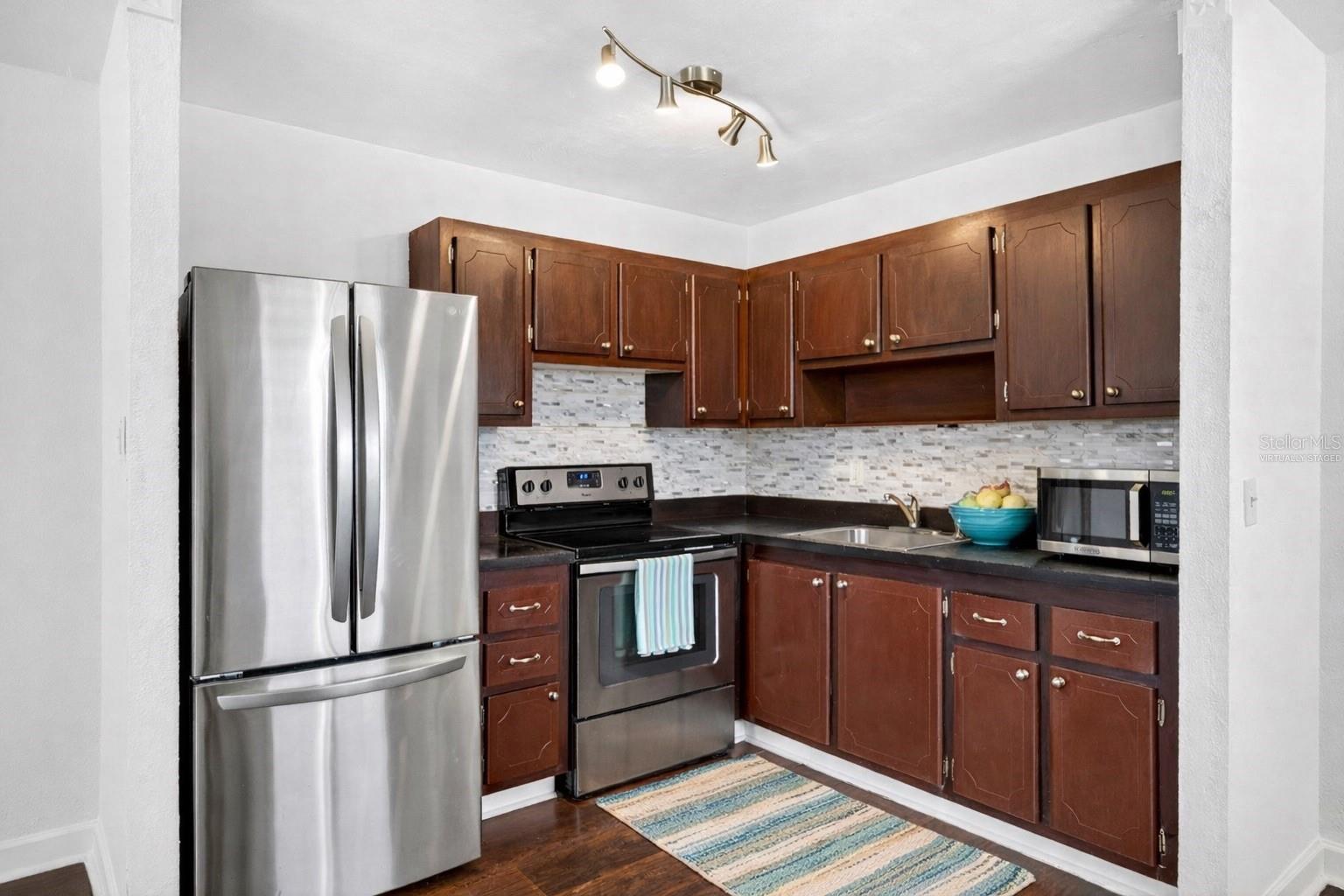 1801 BEDFORD LN #27 — photo 3