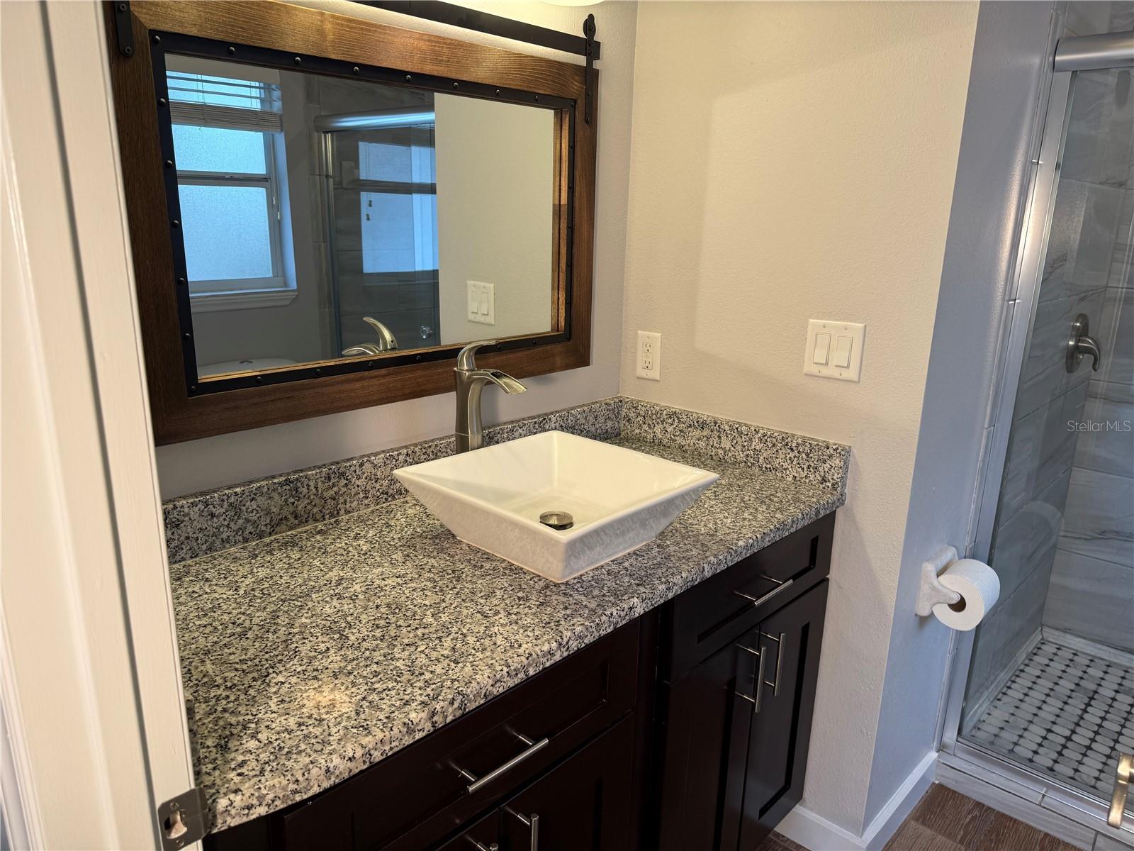 98 DADE AVE — photo 13