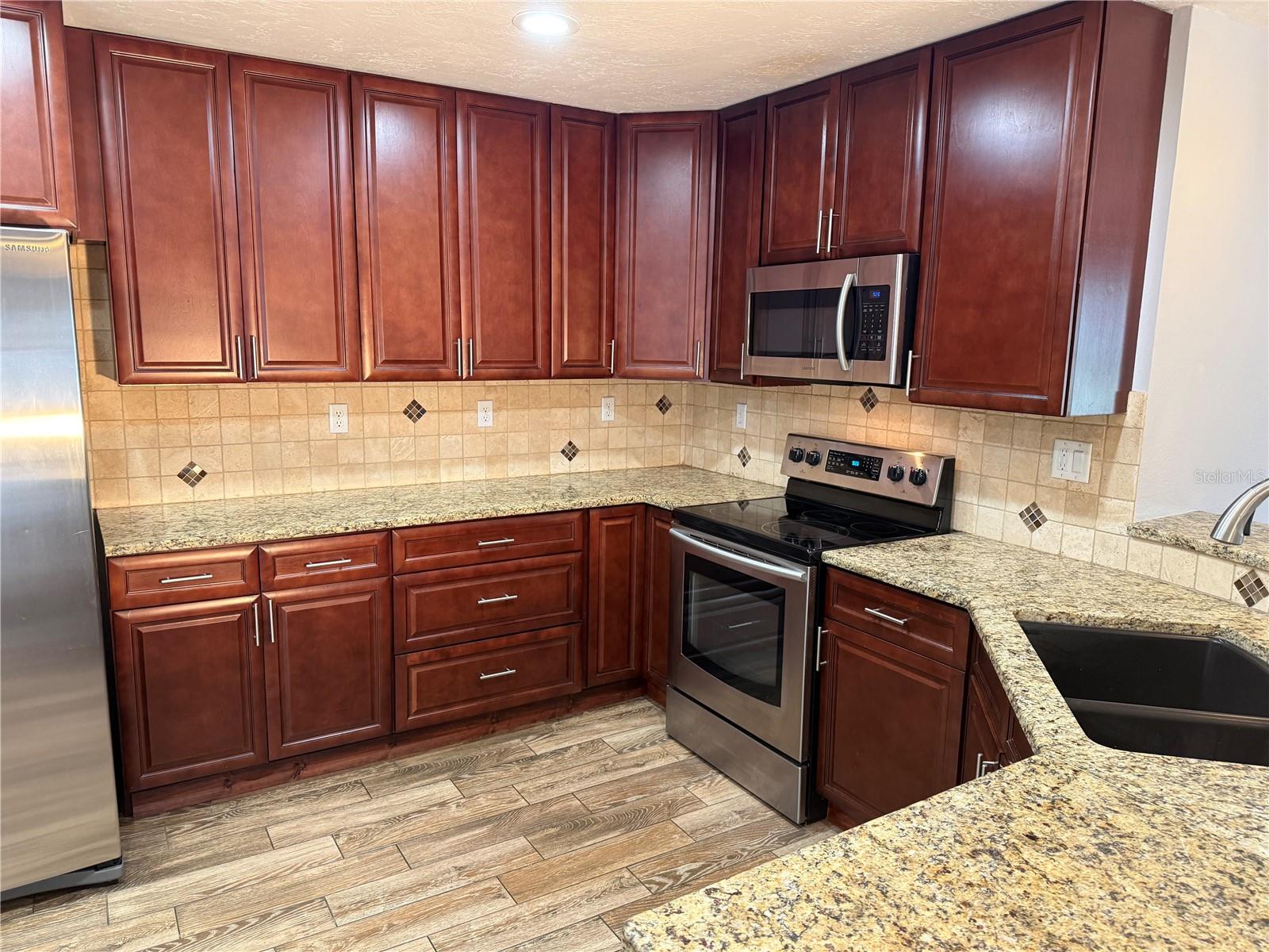 98 DADE AVE — photo 8