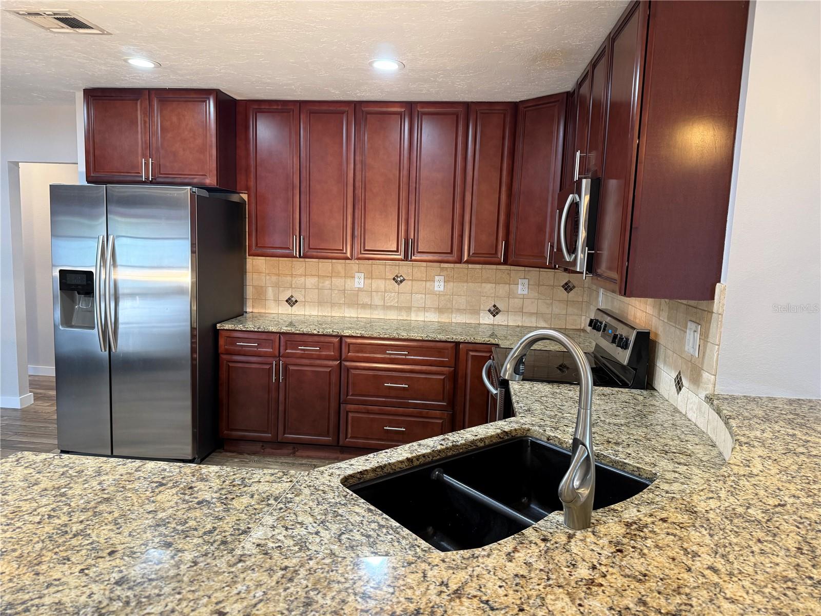 98 DADE AVE — photo 10