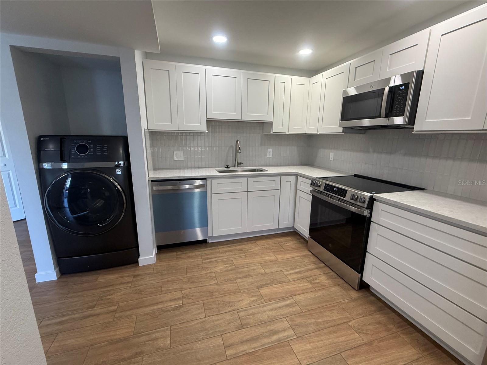 1859 SHORE DR S #107 — photo 8