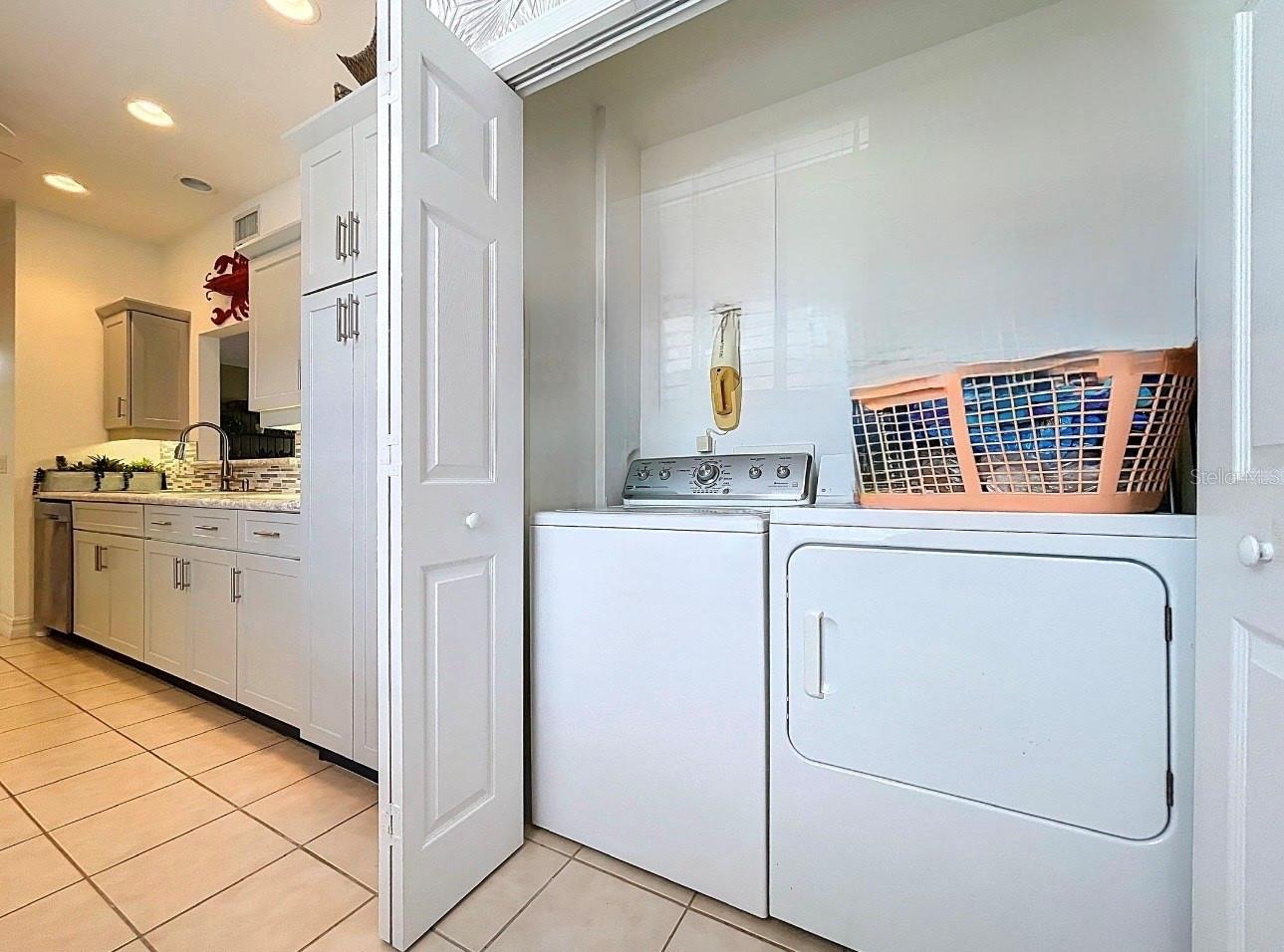 7 ISLAND PARK PL #204 — photo 30