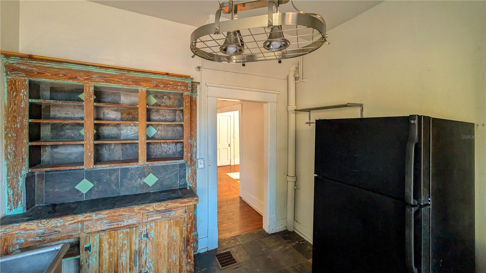 610 4TH AVE S — photo 2