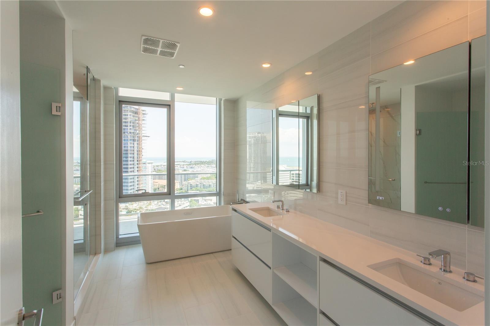 400 CENTRAL AVE #2001 — photo 18