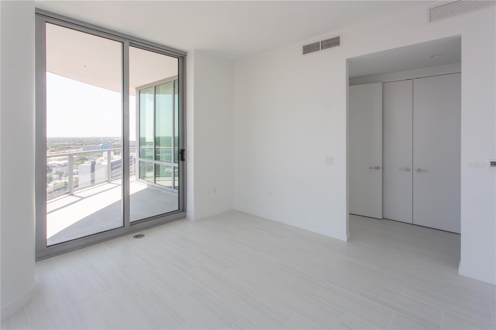 400 CENTRAL AVE #2001 — photo 17