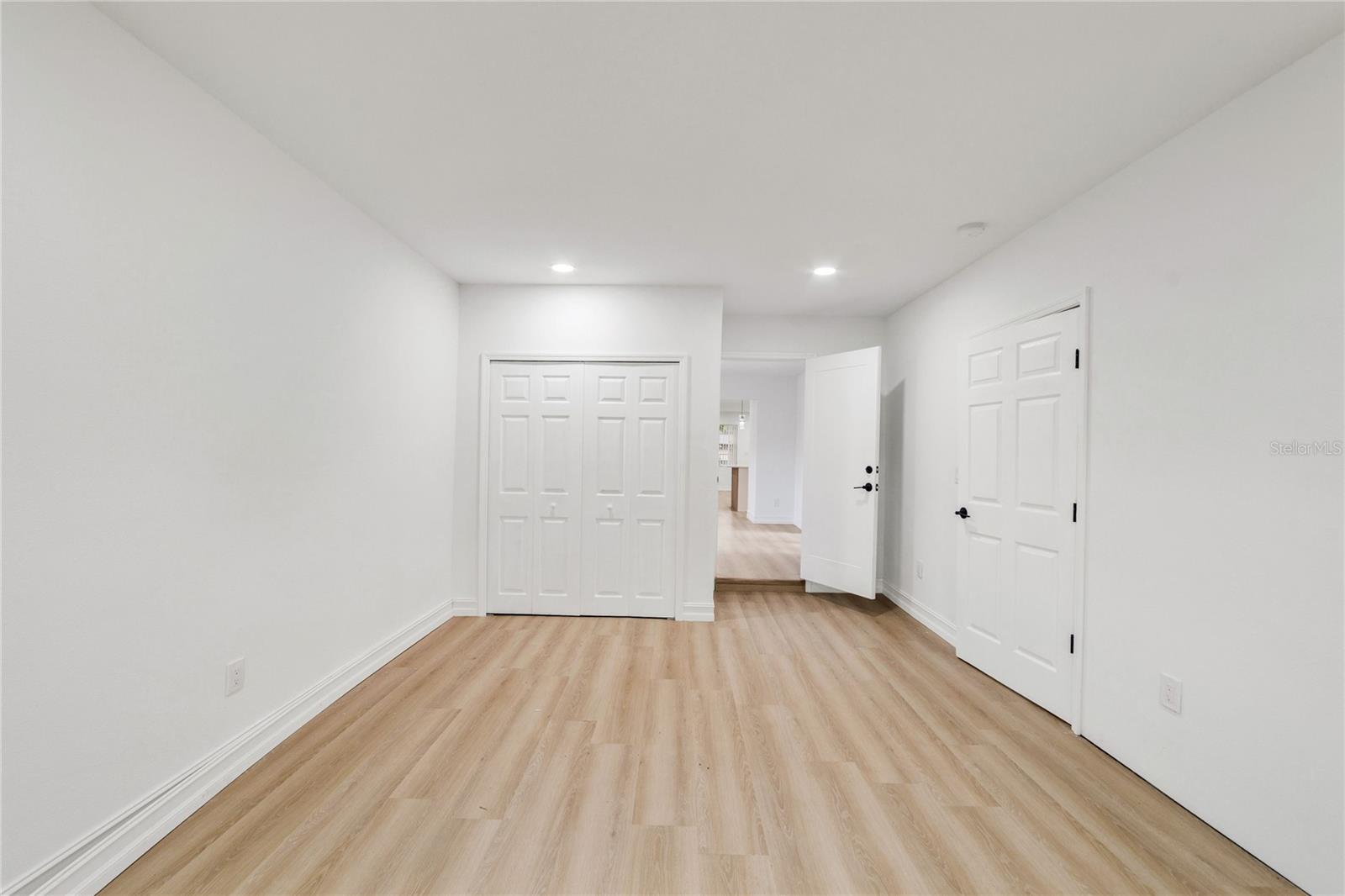 545 N TERRACE DR — photo 27