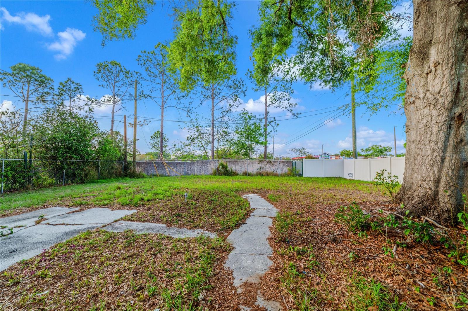 545 N TERRACE DR — photo 30