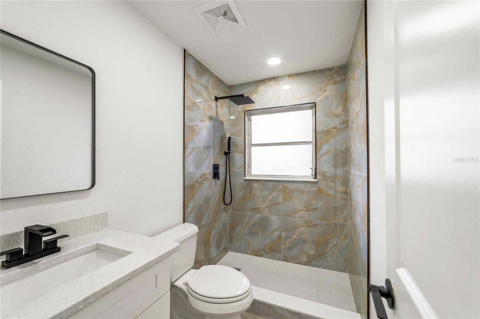 545 N TERRACE DR — photo 16