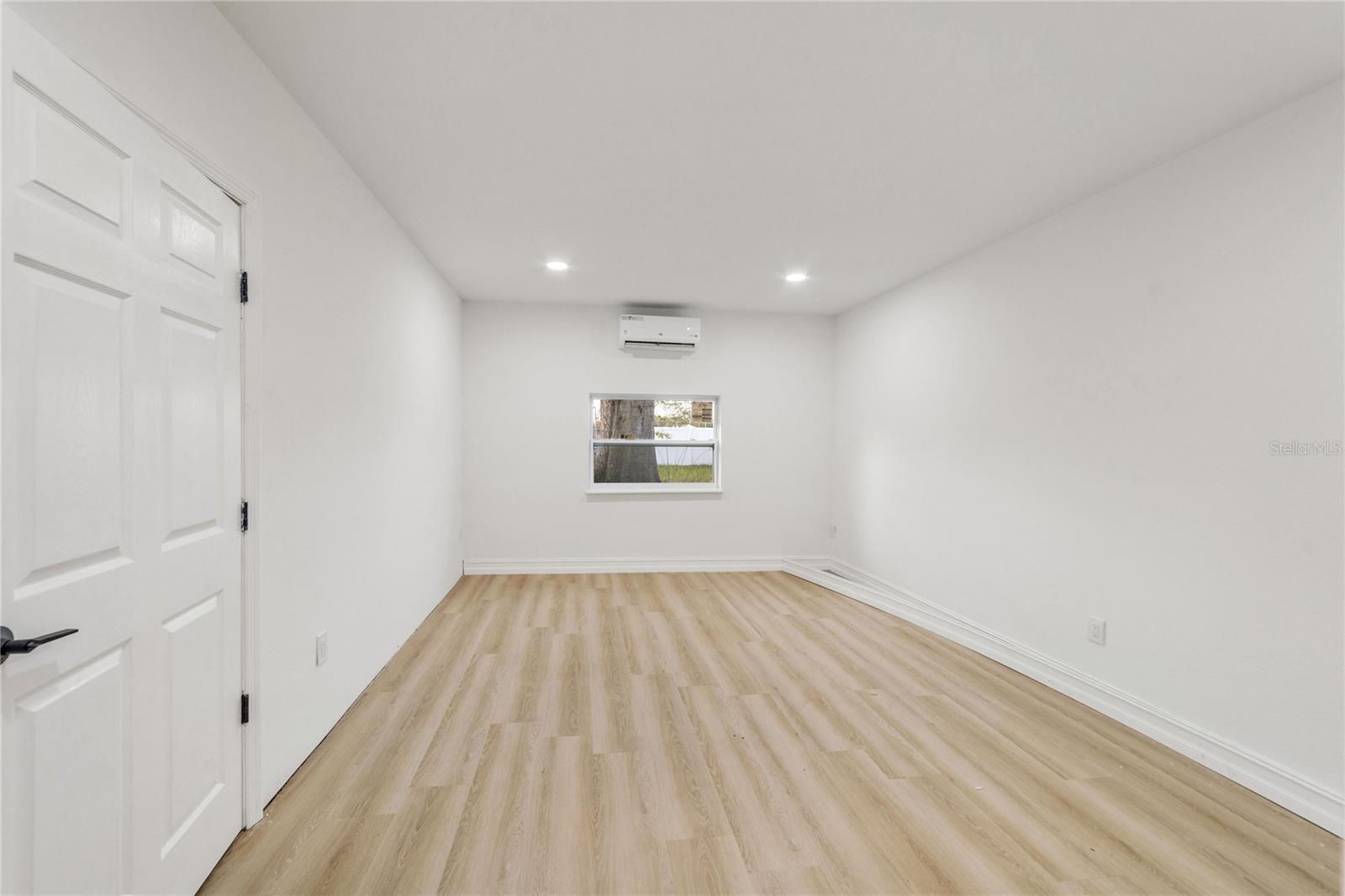 545 N TERRACE DR — photo 26
