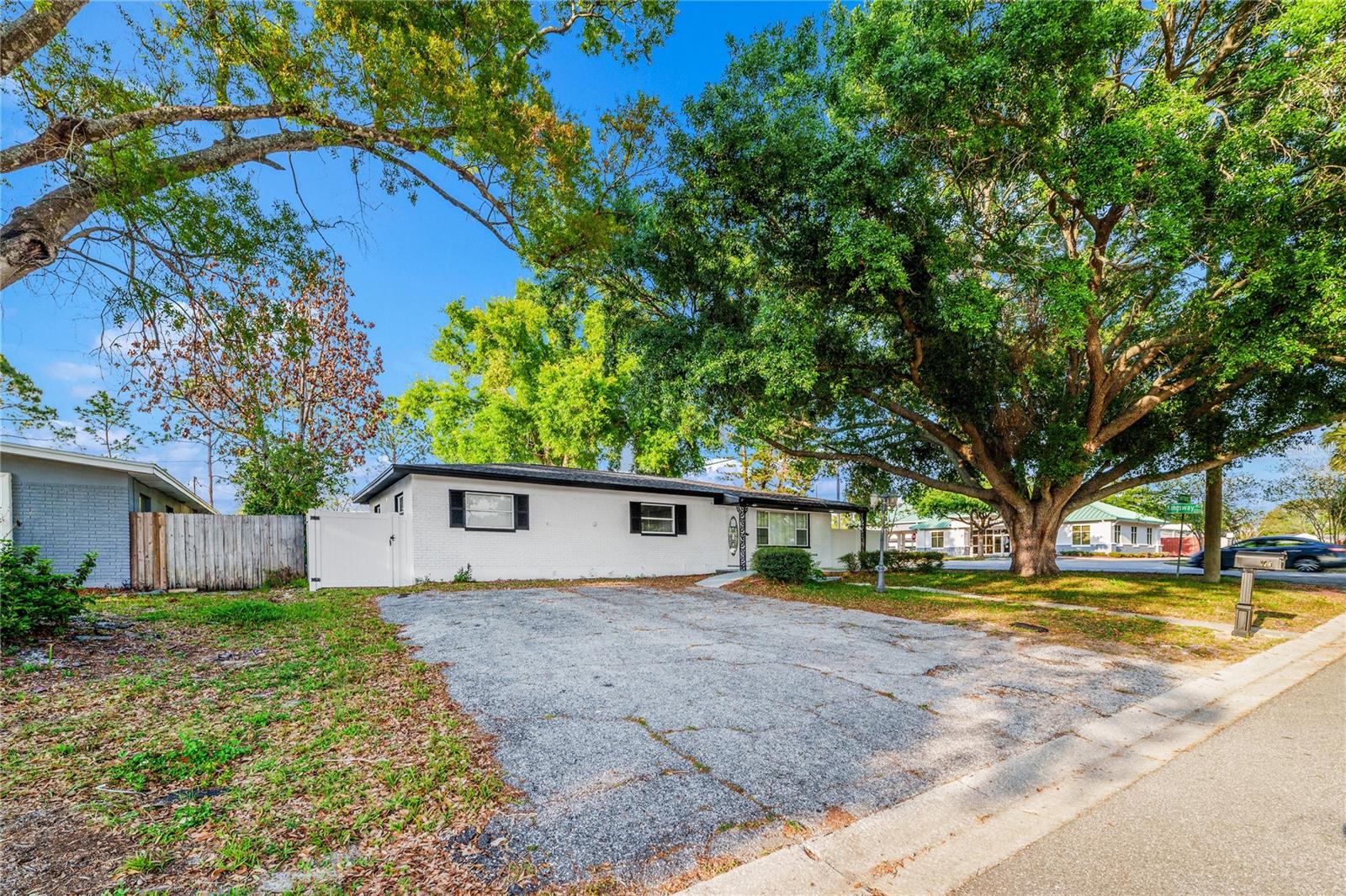 545 N TERRACE DR — photo 2