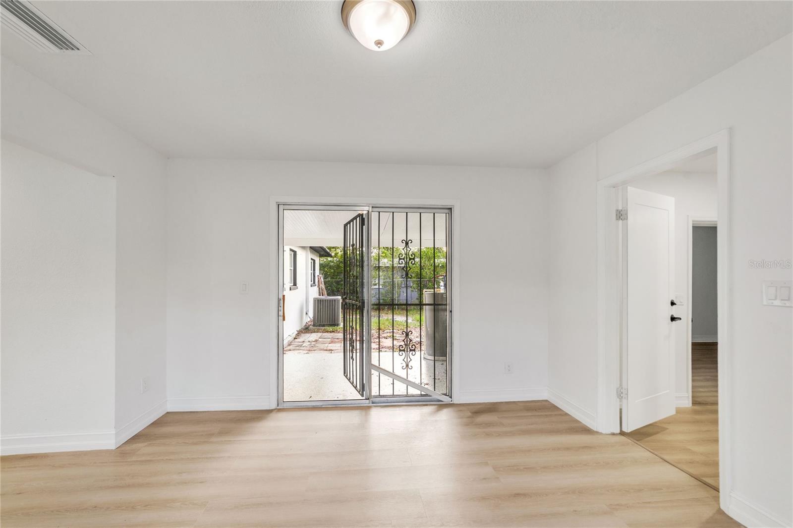 545 N TERRACE DR — photo 25