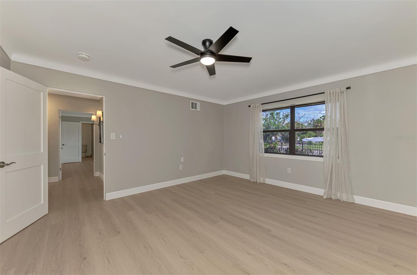 1822 RIVERSIDE DR E — photo 28