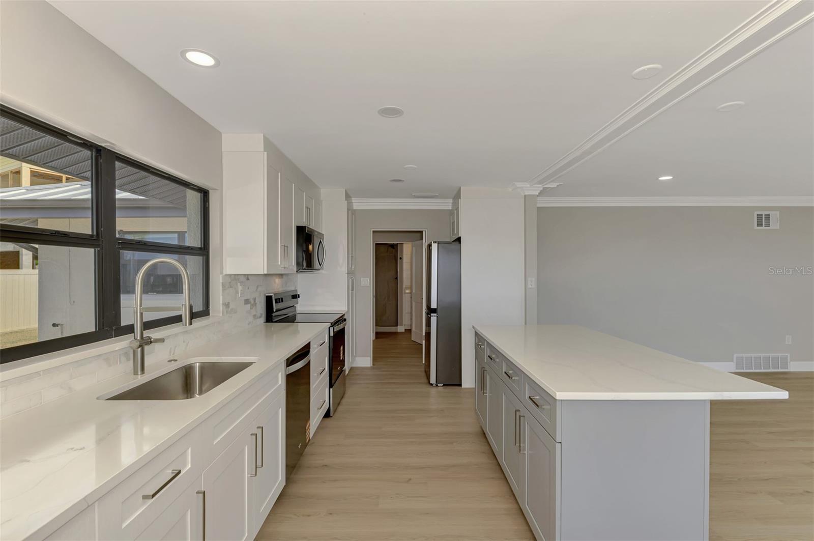 1822 RIVERSIDE DR E — photo 11