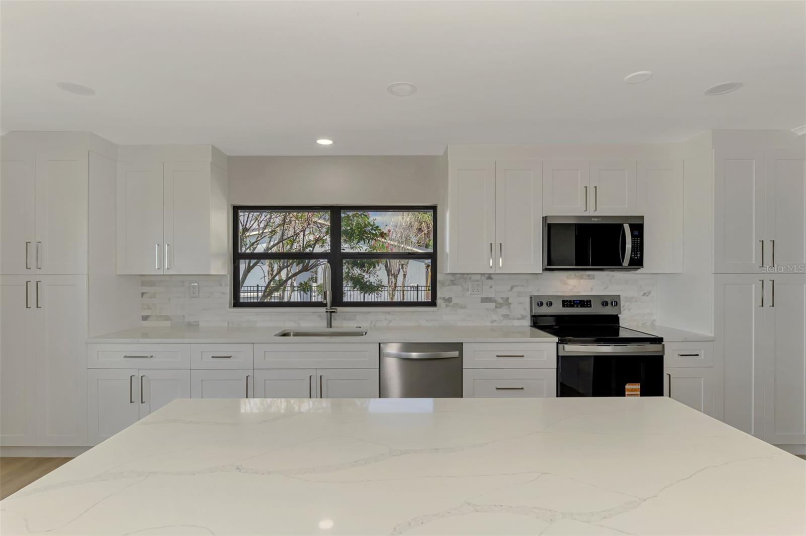 1822 RIVERSIDE DR E — photo 15