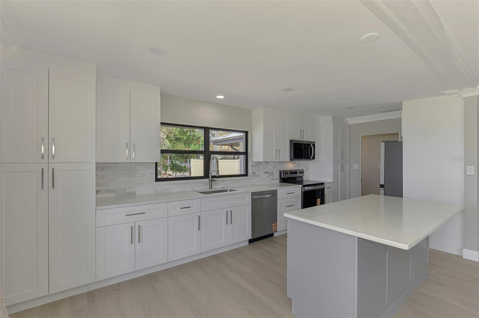 1822 RIVERSIDE DR E — photo 12