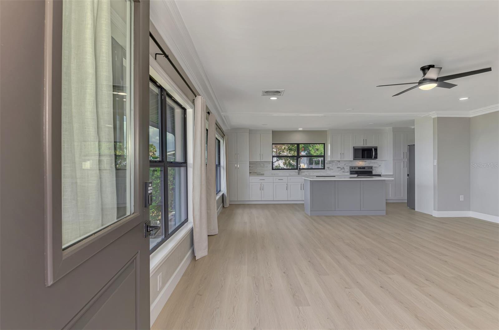 1822 RIVERSIDE DR E — photo 8