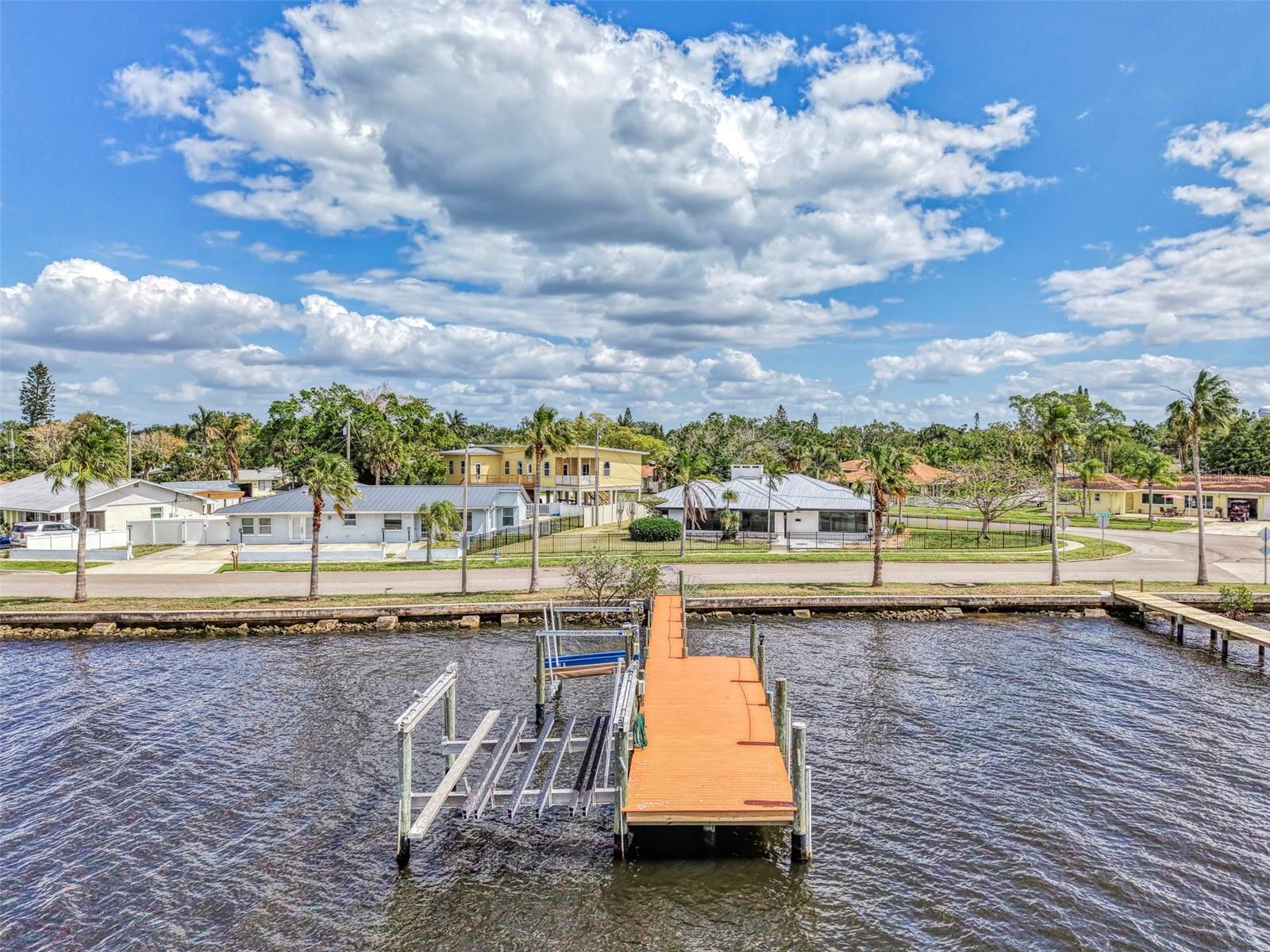 1822 RIVERSIDE DR E — photo 40