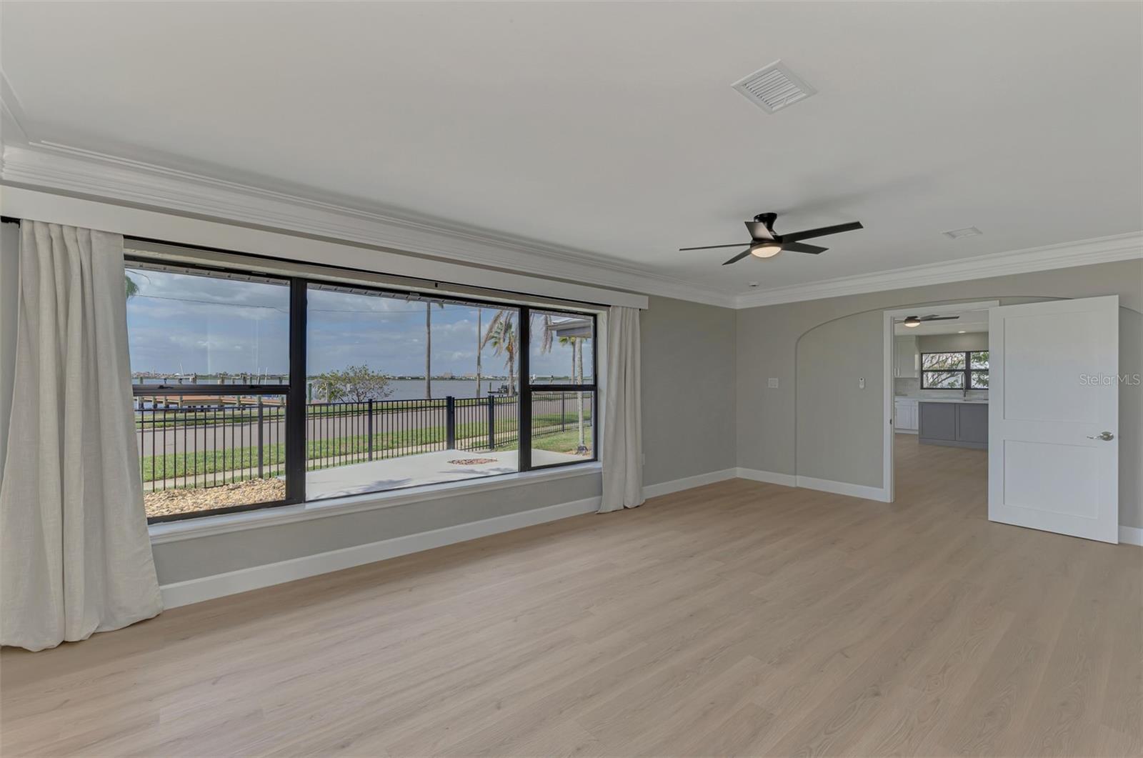 1822 RIVERSIDE DR E — photo 18