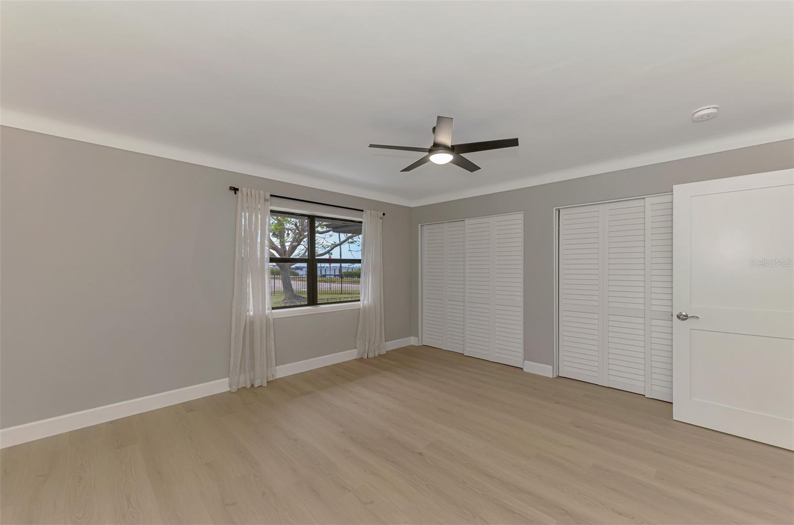 1822 RIVERSIDE DR E — photo 34
