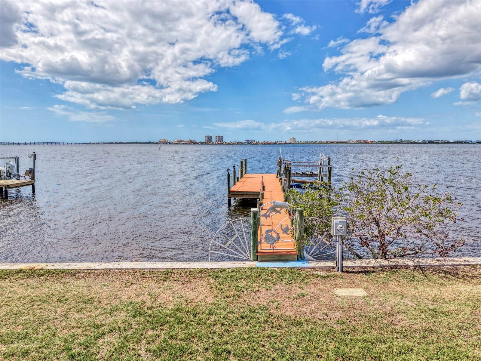 1822 RIVERSIDE DR E — photo 37