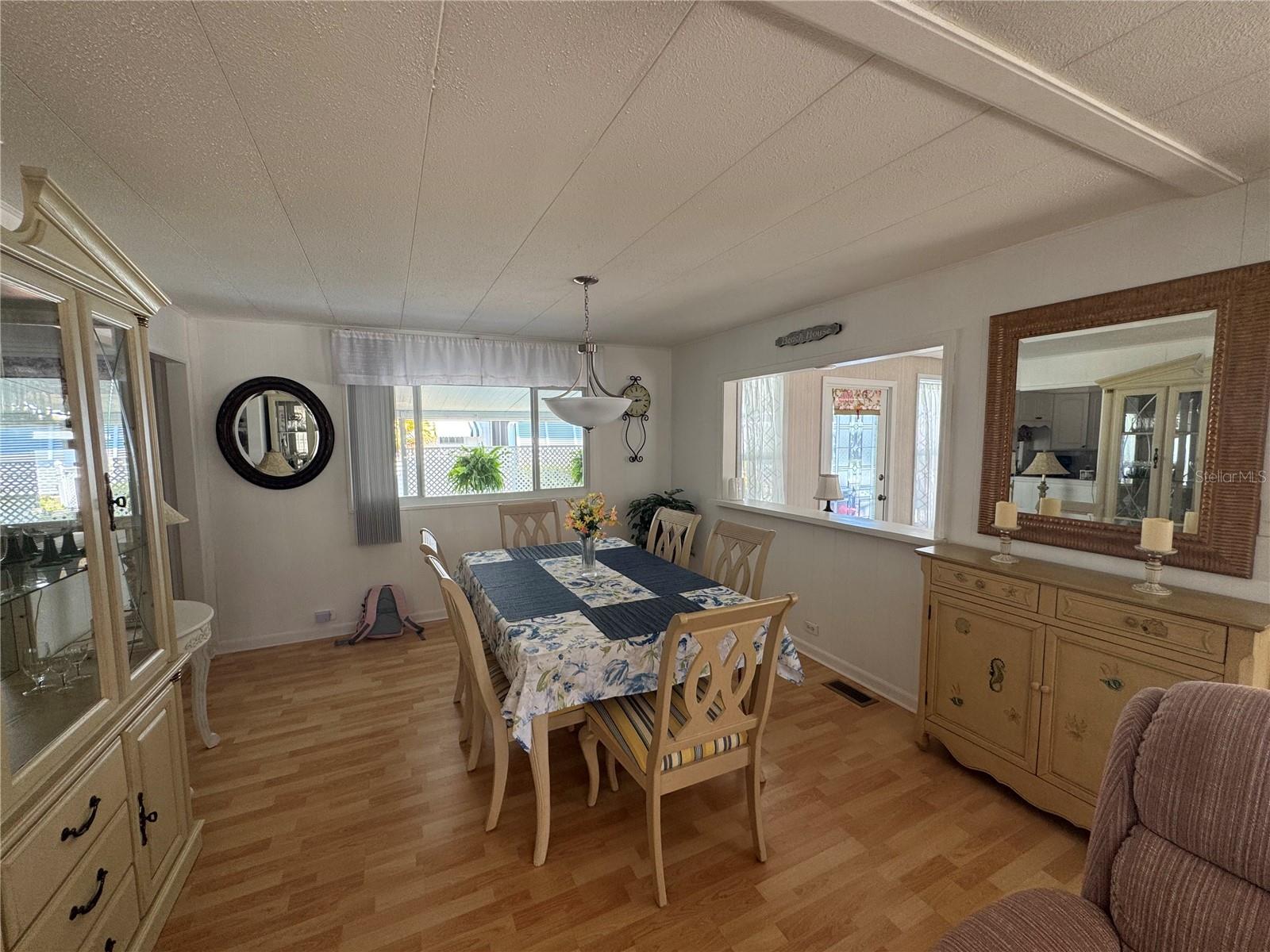 611 IRIS DRIVE — photo 4