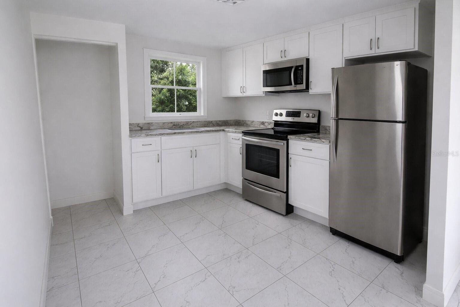 13113 BARTOW ST — photo 7