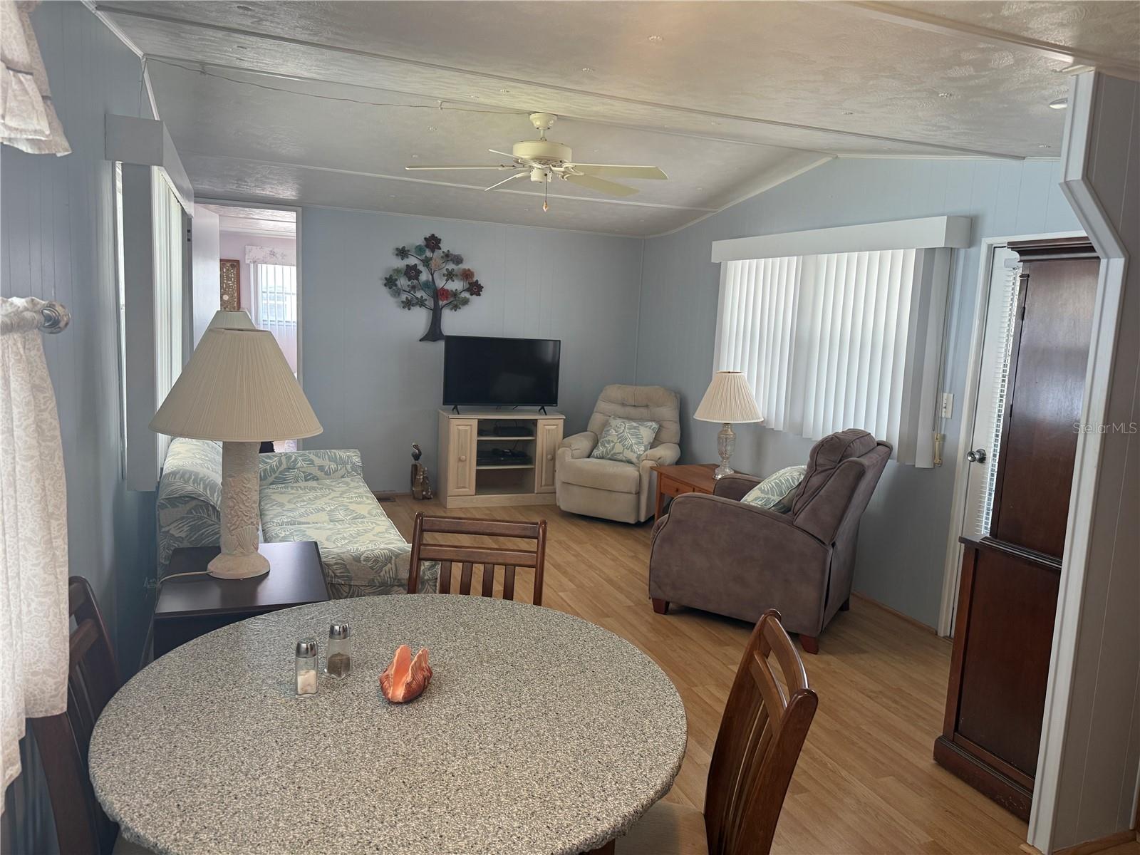 731 CAMELLIA DR — photo 4