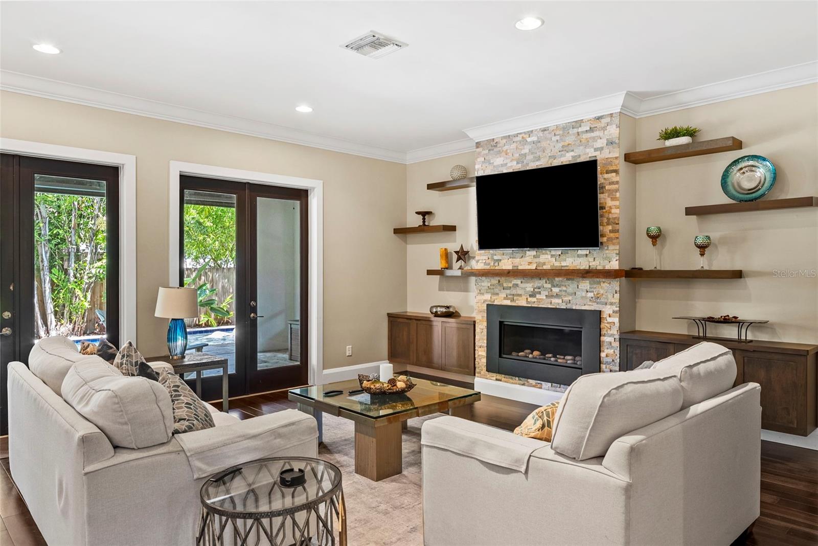 3211 W BAY VILLA AVE — photo 3